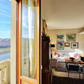 דירה בפירנצה עם נוף לנהר הארנו